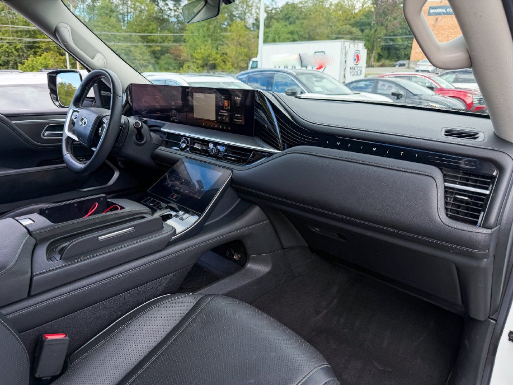 2025 INFINITI QX80 LUXE