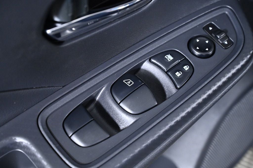 2025 Nissan Versa 1.6 SV Nissan Certified
