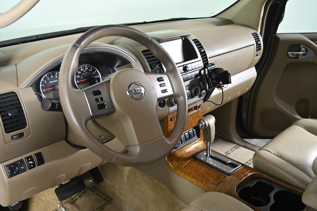 2005 Nissan Pathfinder LE