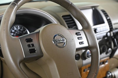 2005 Nissan Pathfinder LE