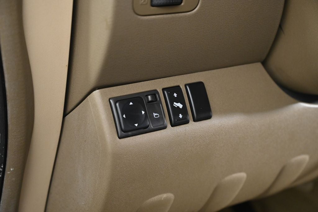 2005 Nissan Pathfinder LE