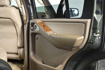 2005 Nissan Pathfinder LE