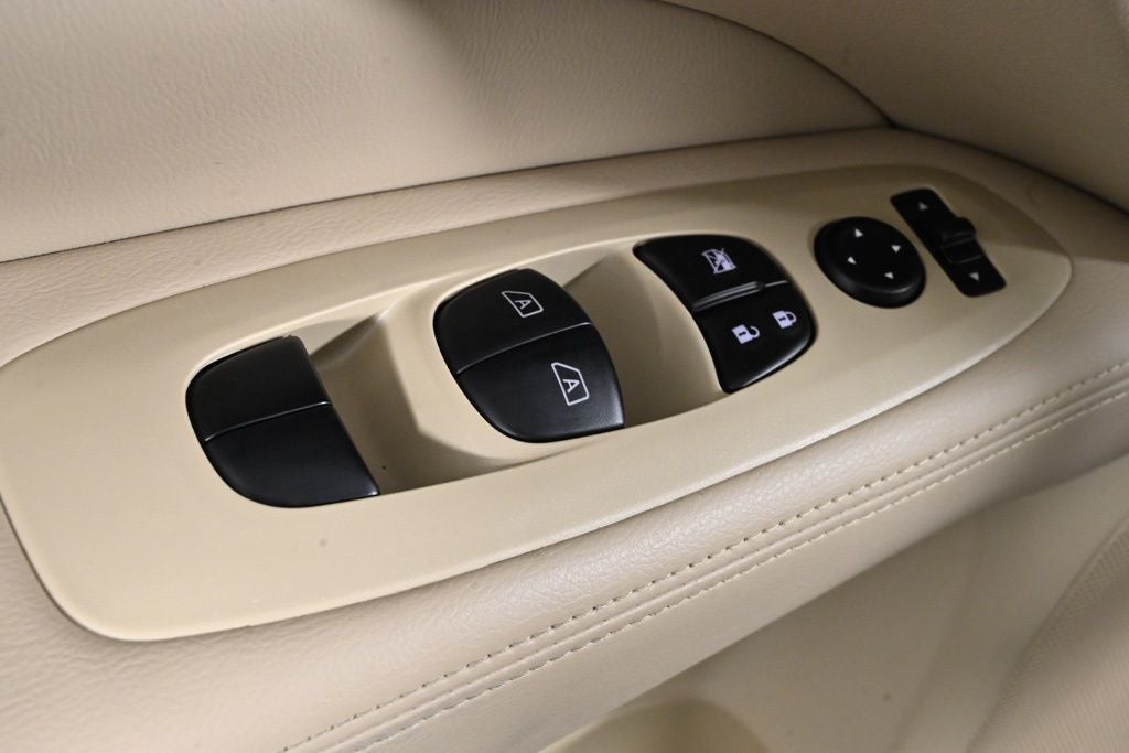 2017 Nissan Pathfinder SL