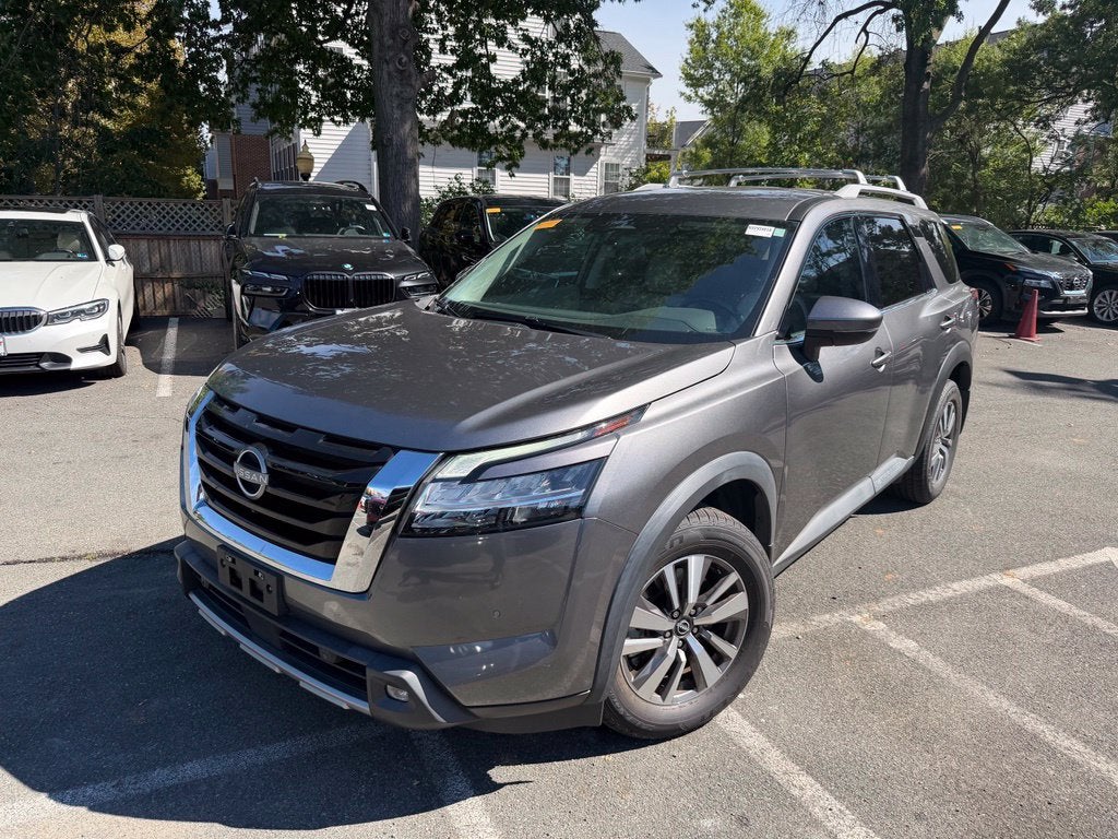2022 Nissan Pathfinder SL