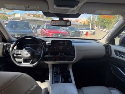 2022 Nissan Pathfinder SL