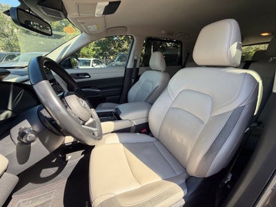 2022 Nissan Pathfinder SL