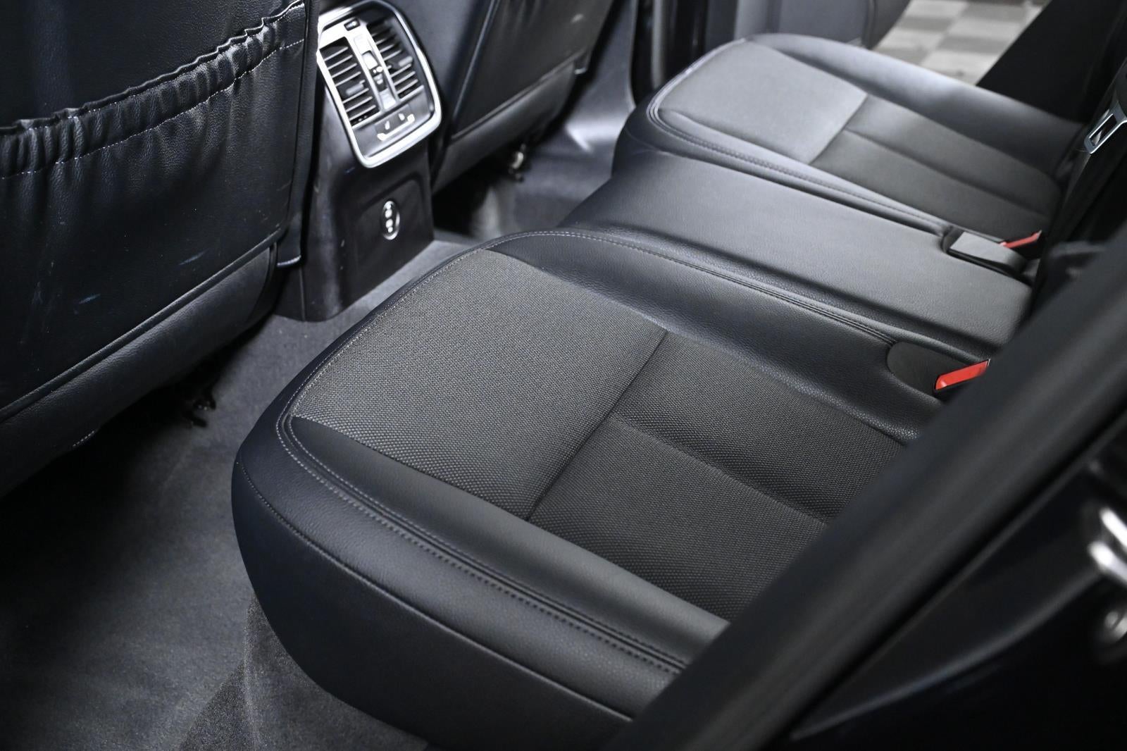 2022 Porsche Macan AWD