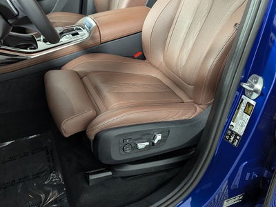2025 BMW X7 M60i