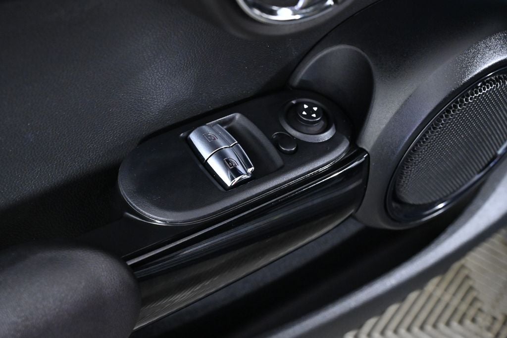 2023 MINI Cooper Cooper SE Signature