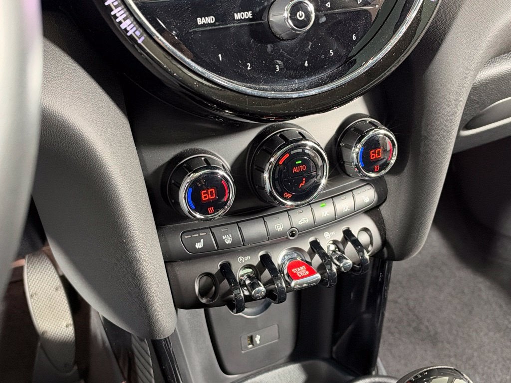 2024 MINI HARDTOP 2 DOOR Base