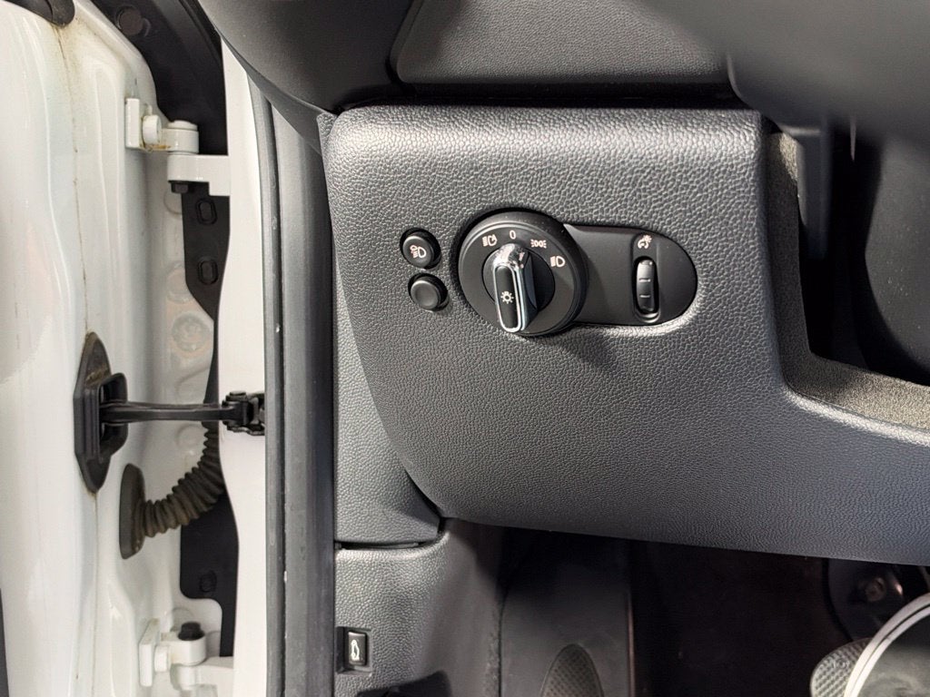 2024 MINI HARDTOP 2 DOOR Base