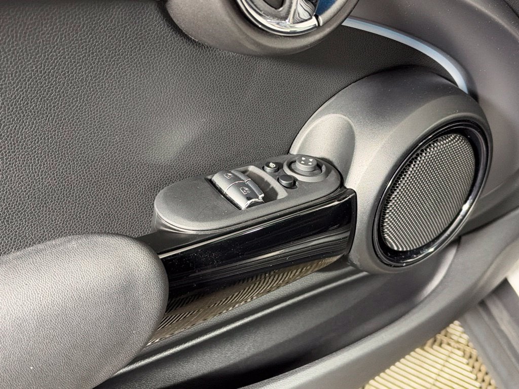 2024 MINI HARDTOP 2 DOOR Base