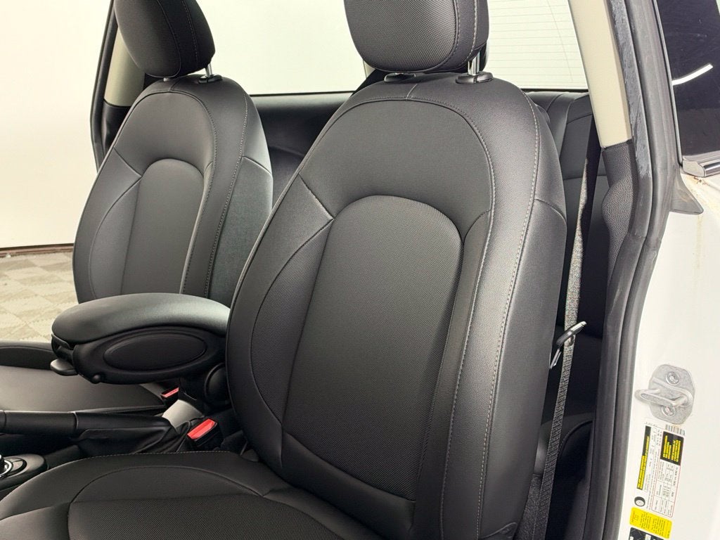 2024 MINI HARDTOP 2 DOOR Base