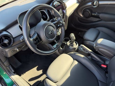 2024 MINI HARDTOP 4 DOOR Base
