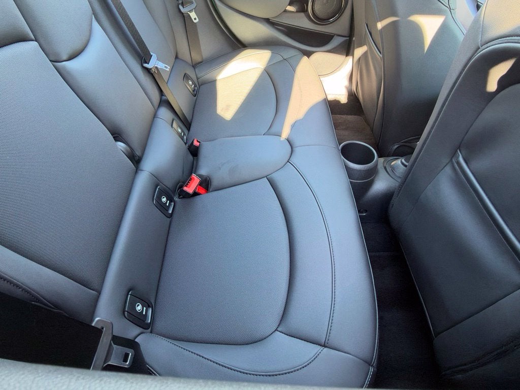 2024 MINI HARDTOP 4 DOOR Base