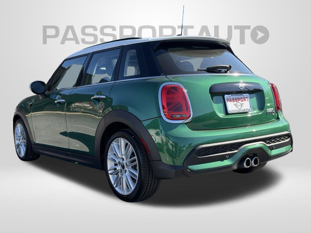 2024 MINI HARDTOP 4 DOOR Base