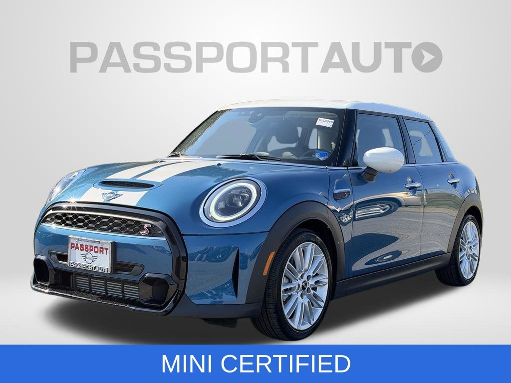 2024 MINI HARDTOP 4 DOOR Base