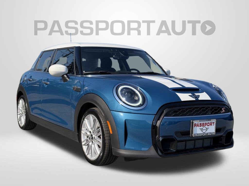 2024 MINI HARDTOP 4 DOOR Base