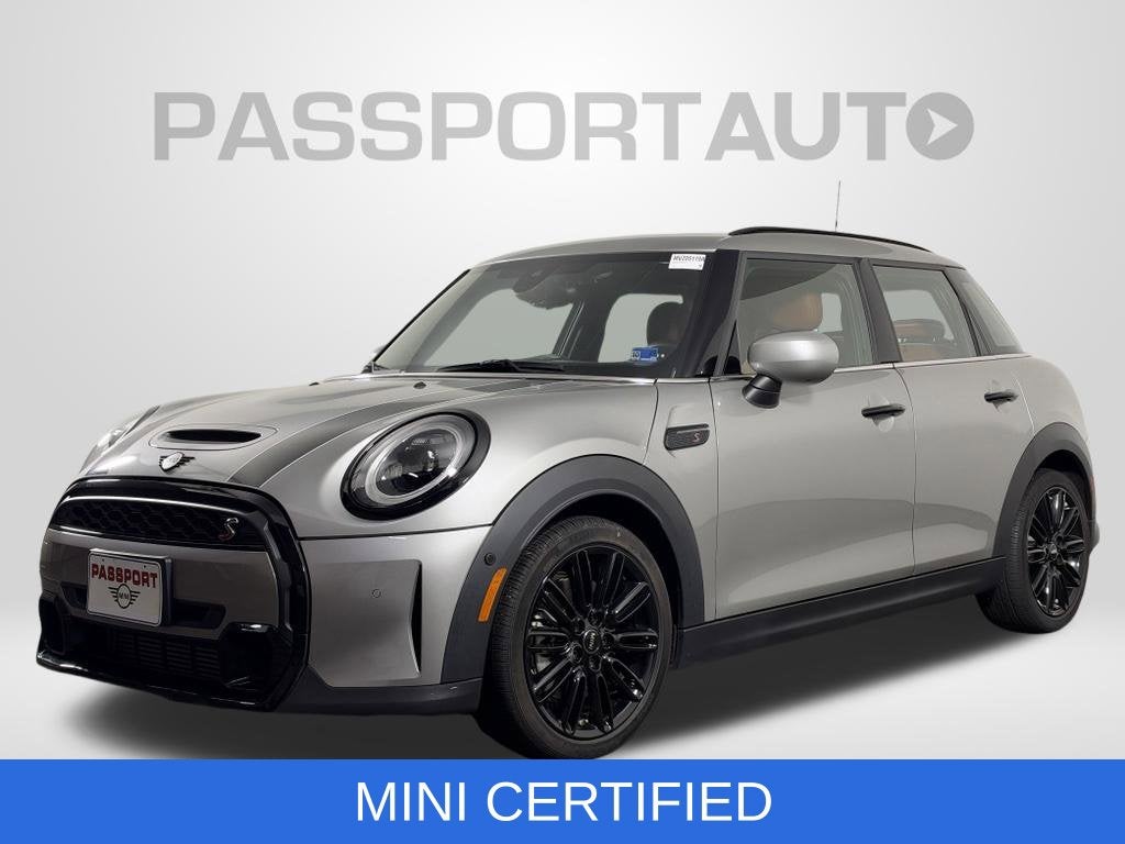 2024 MINI HARDTOP 4 DOOR Base
