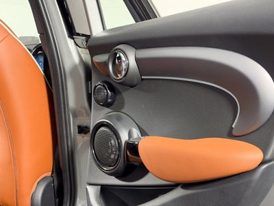 2024 MINI HARDTOP 4 DOOR Base