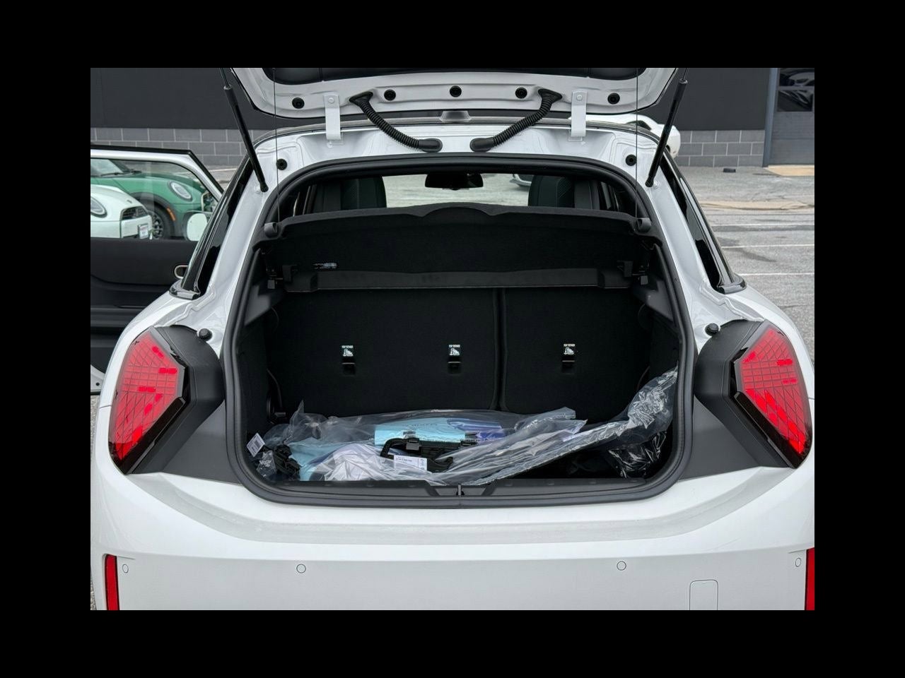 2026 MINI 4 DOOR ICONIC