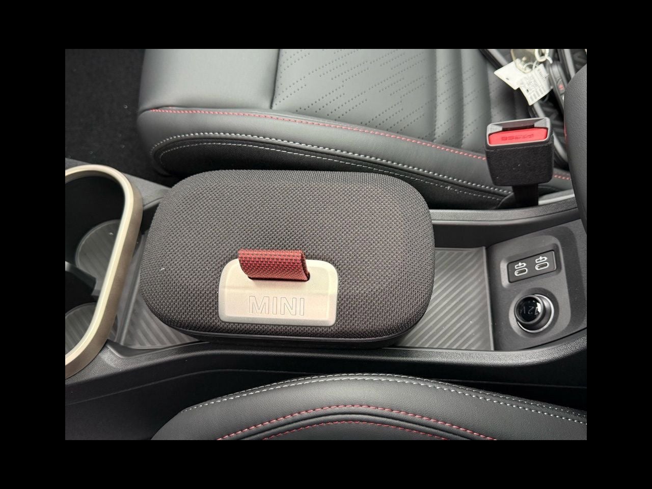 2026 MINI 4 DOOR ICONIC