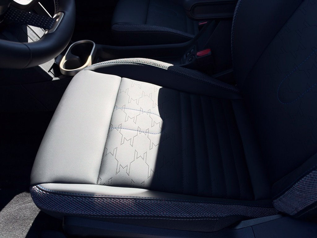 2025 MINI HARDTOP 4 DOOR Base