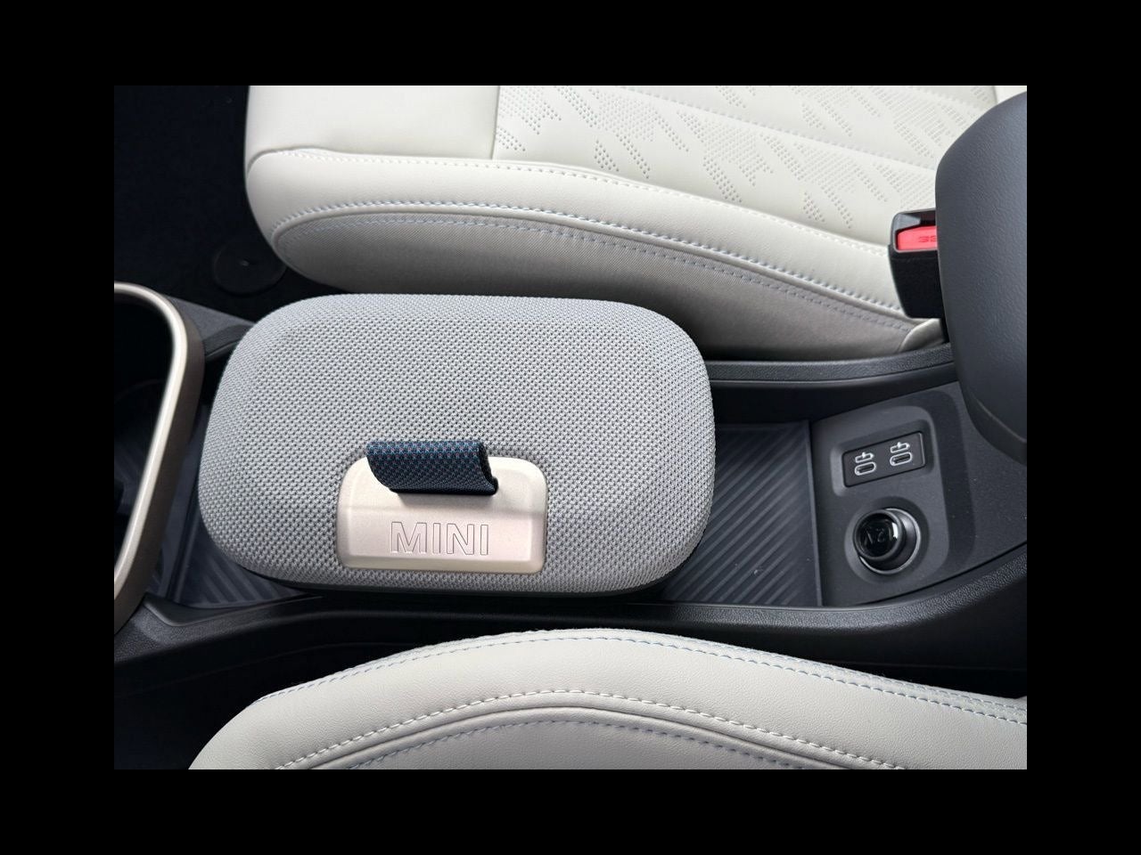 2026 MINI 4 DOOR ICONIC