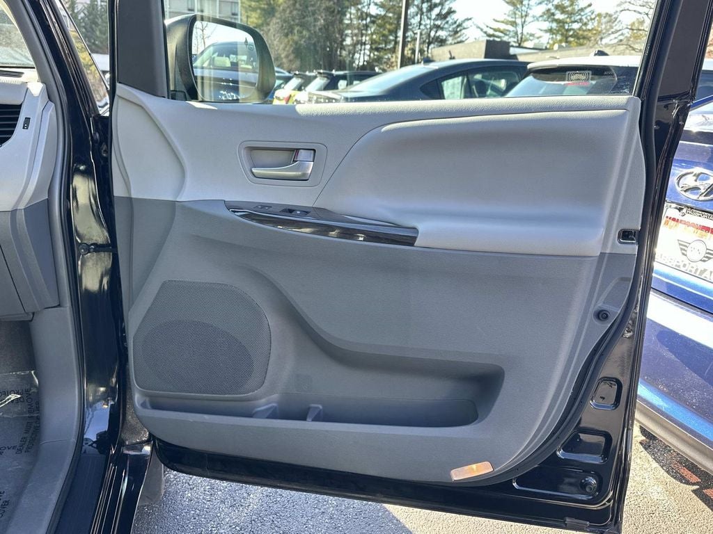 2016 Toyota Sienna XLE 7 Passenger