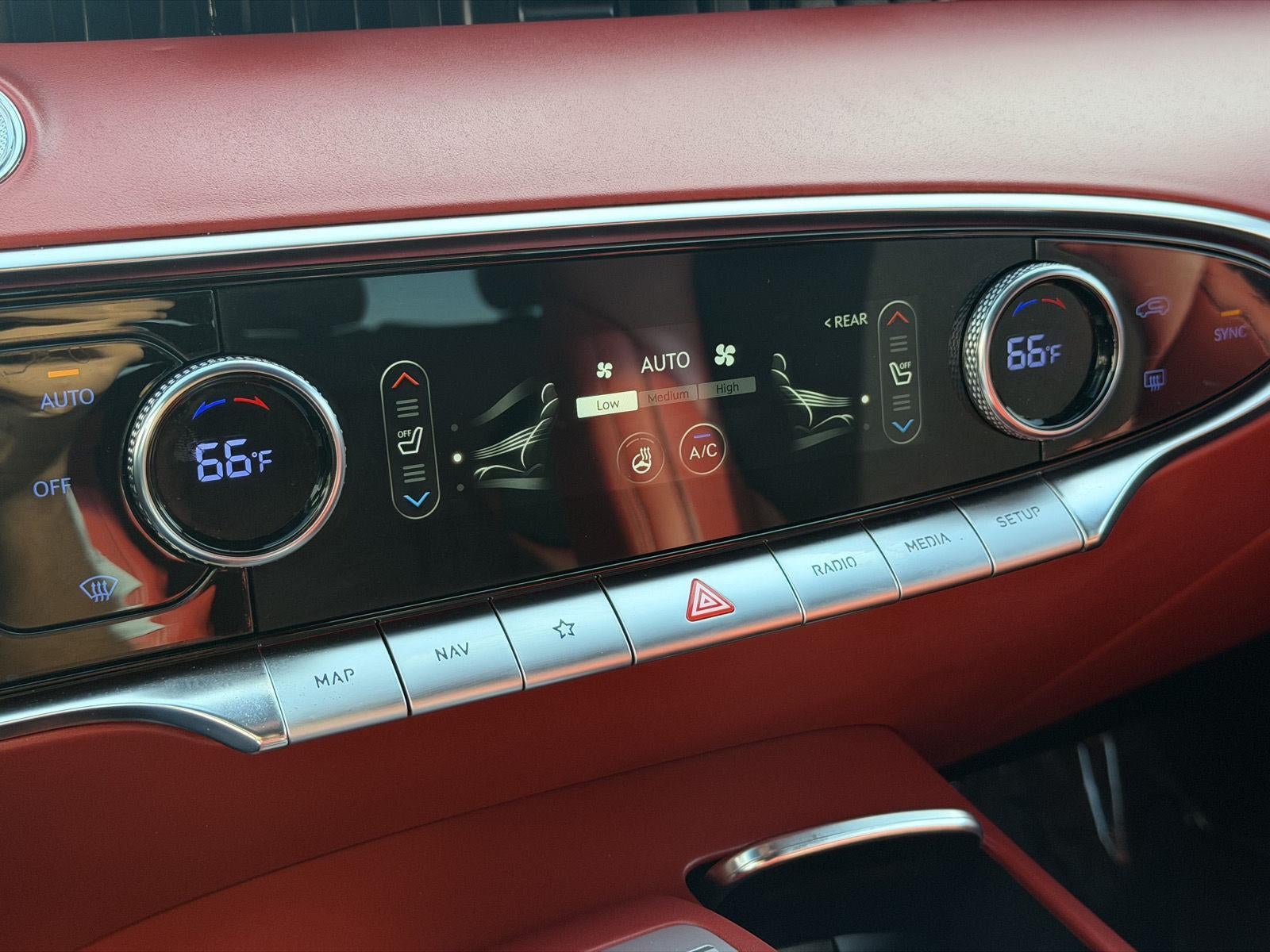 2024 Genesis GV70 2.5T