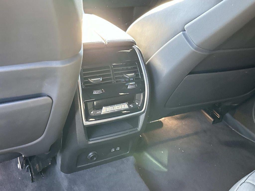 2025 BMW Xm Base