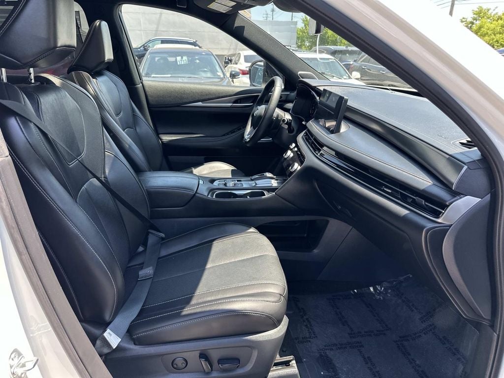 2025 INFINITI QX60 LUXE