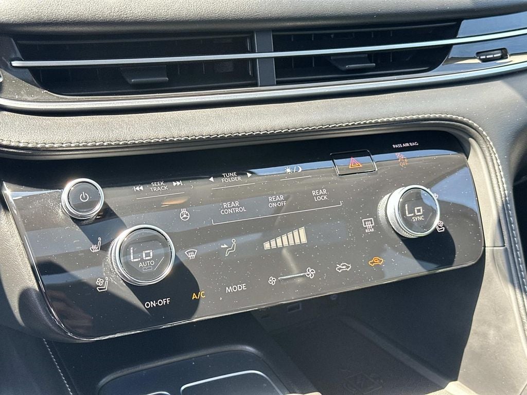 2024 INFINITI QX60 LUXE