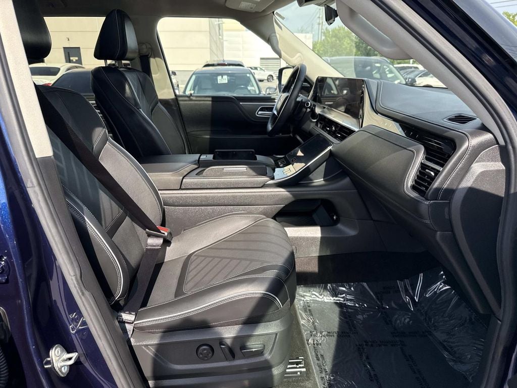 2025 INFINITI QX80 LUXE