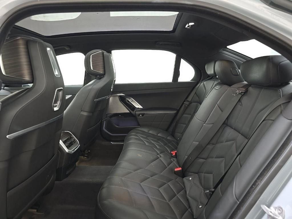 2023 BMW 7 Series 740i