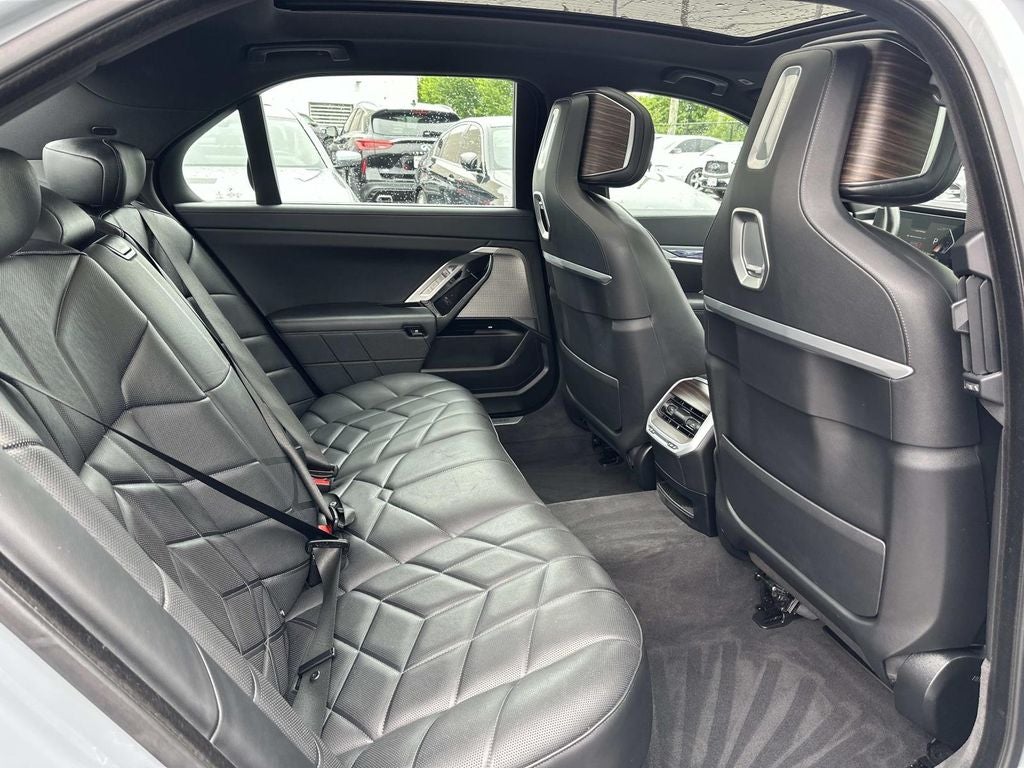 2023 BMW 7 Series 740i