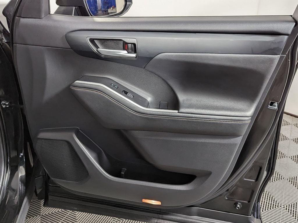 2023 Toyota Highlander Hybrid Bronze Edition