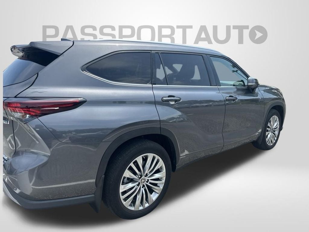 2024 Toyota Highlander Hybrid Platinum