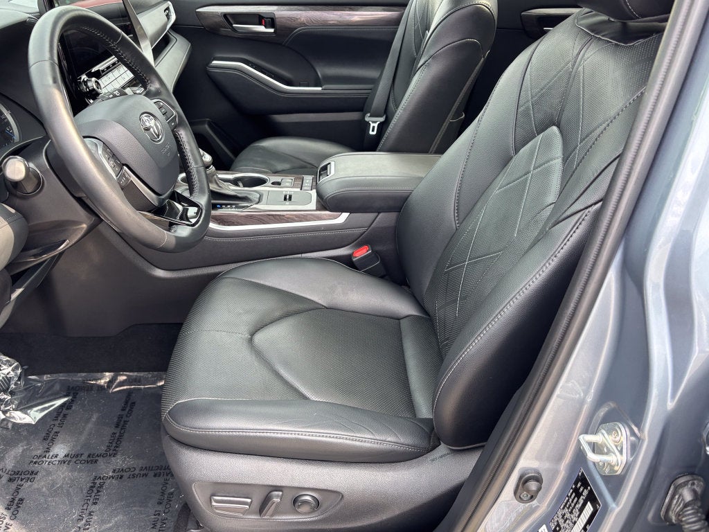2021 Toyota Highlander Hybrid Platinum