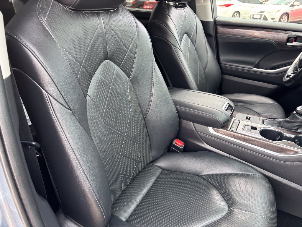 2021 Toyota Highlander Hybrid Platinum