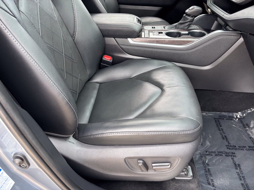 2021 Toyota Highlander Hybrid Platinum