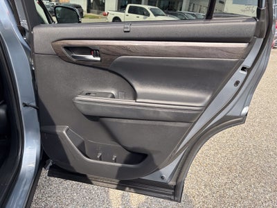 2021 Toyota Highlander Hybrid Platinum