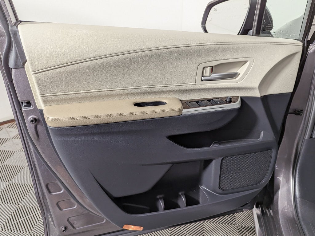 2021 Toyota Sienna XLE 8 Passenger