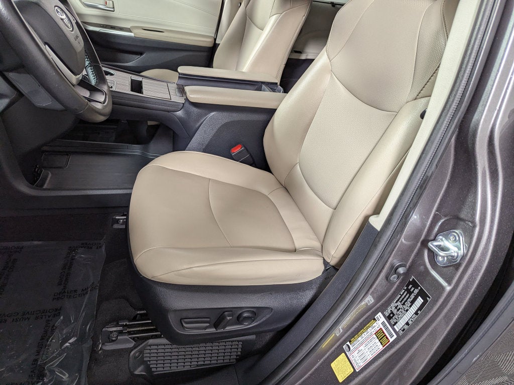 2021 Toyota Sienna XLE 8 Passenger