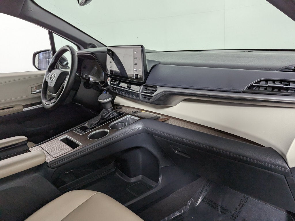 2021 Toyota Sienna XLE 8 Passenger