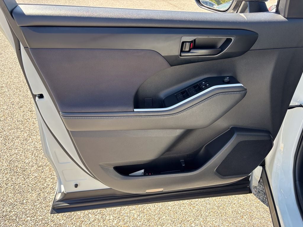 2025 Toyota Highlander LE