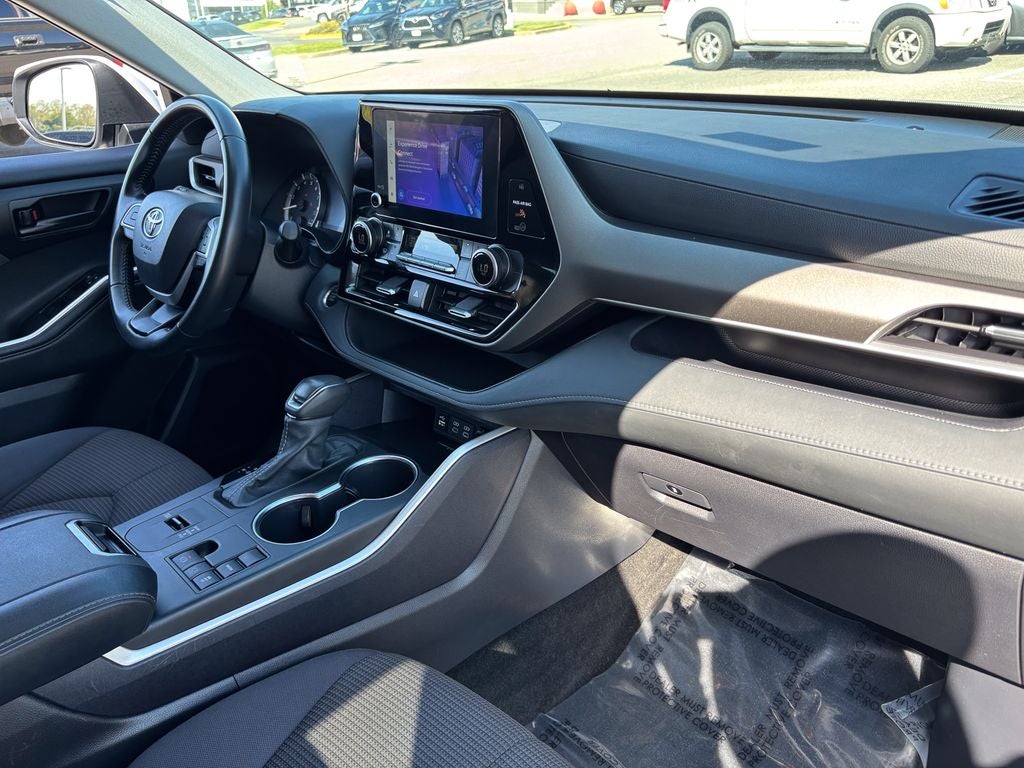 2025 Toyota Highlander LE