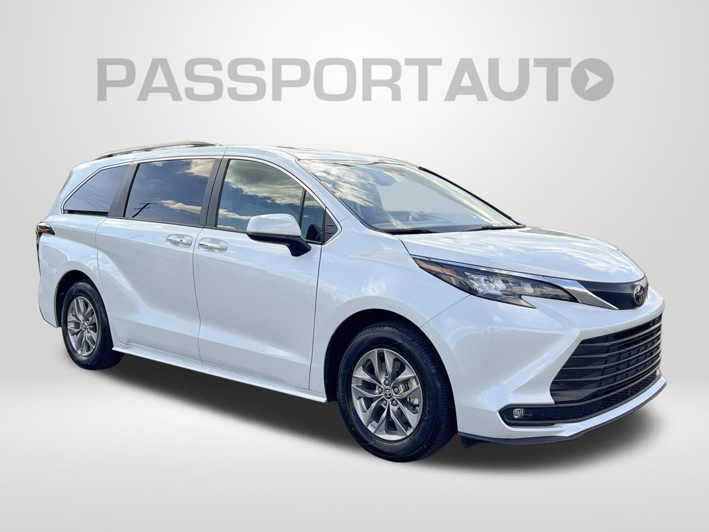 2026 Toyota Sienna XLE 8 Passenger