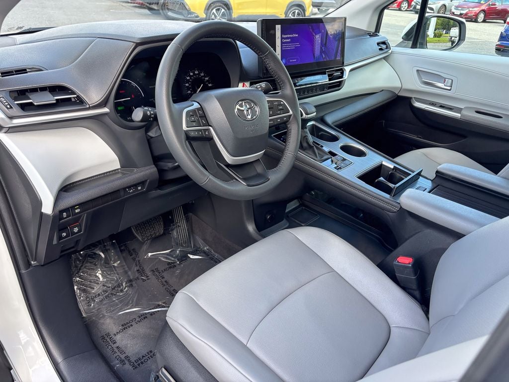 2026 Toyota Sienna XLE 8 Passenger