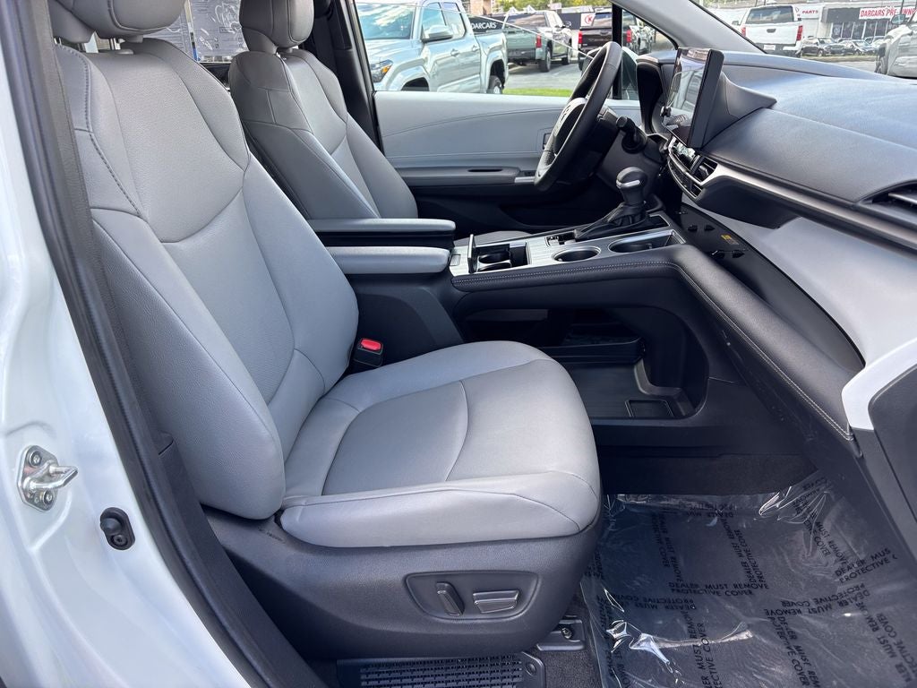 2026 Toyota Sienna XLE 8 Passenger